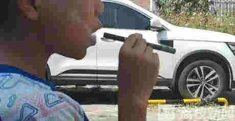 煙油哪里買江蘇省內多家小學附近“三無”電子煙“熱賣” 監管在哪里？