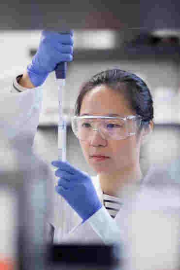 電子煙競爭升級，尼古丁鹽發明人邢晨悅推出“喜霧”