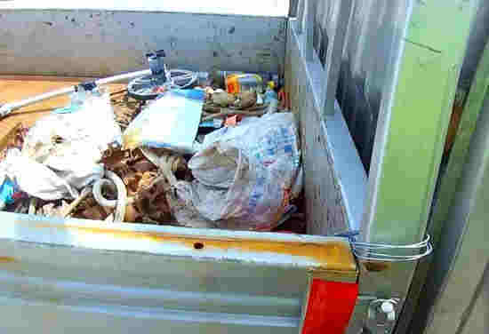 廣東高欄港驚現新型敞篷車 車上竟塞了十一個男子