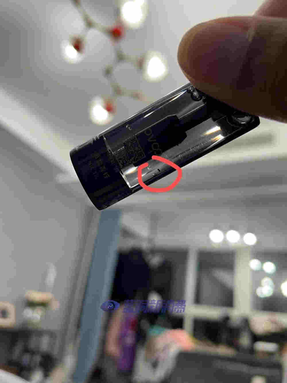 用戶投訴造霧主ZOVOO煙彈出現不明雜質（附圖+視頻） 