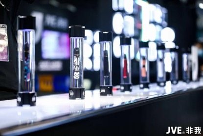 “夠特別，才夠范”，全球首款整體換殼方案小煙引圍觀